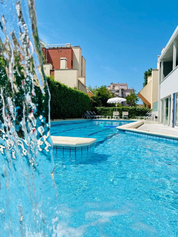 Noha Suite Hotel Riccione Exterior foto