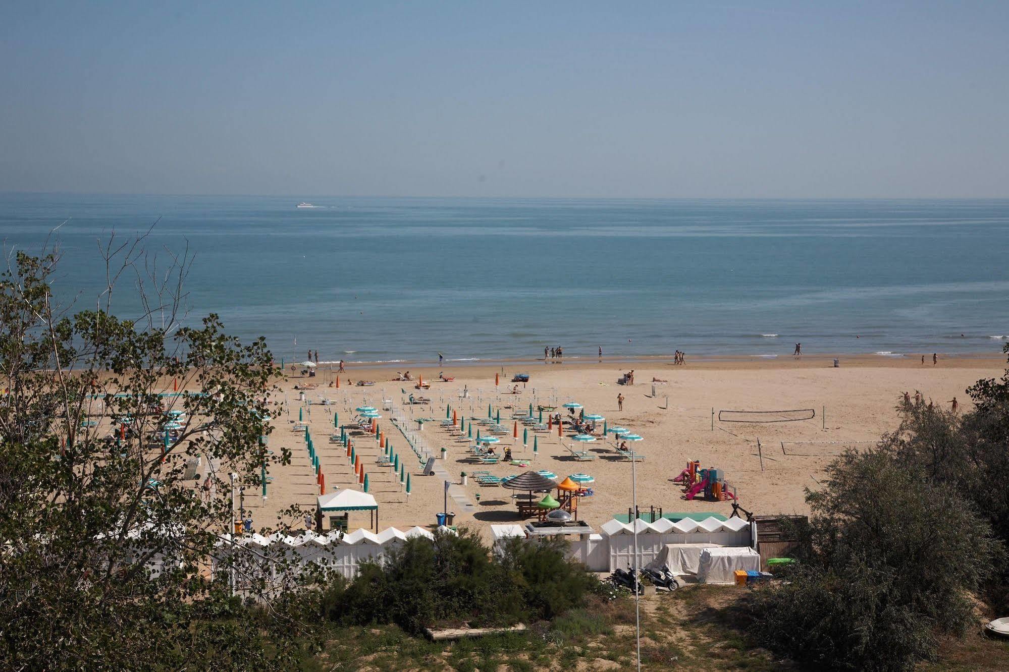 Noha Suite Hotel Riccione Exterior foto